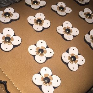 Zara Bags - Brand new Zara appliqué flower leather bag Zara Bags - Brand new Zara appliqué flower leather bag